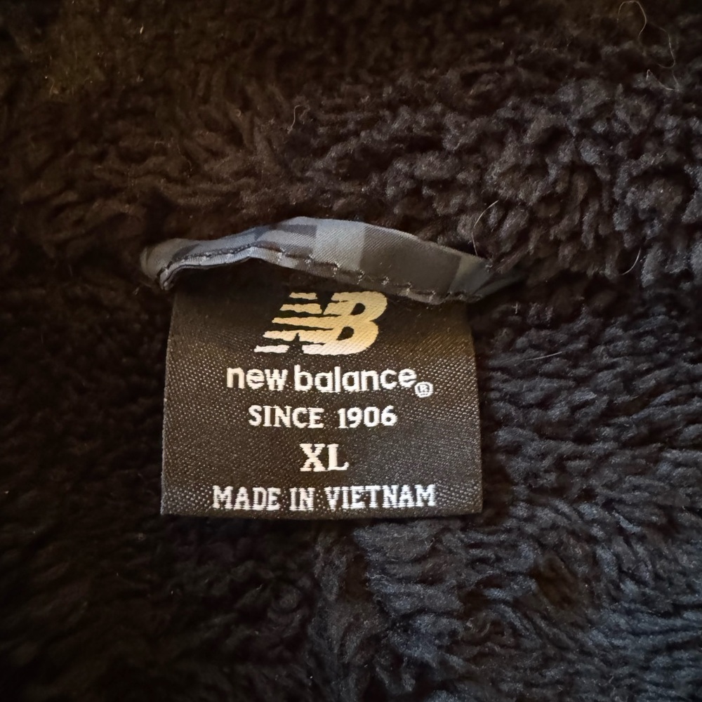 New Balance NB Women’s Puffer Hooded Jacket Size XL Blue and Black Camo Jacket - Picture 10 of 10